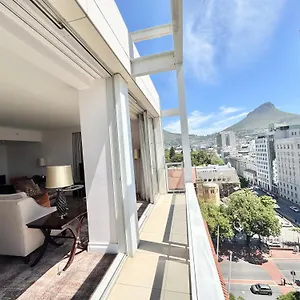 Apartment Luxury At Taj - Corner With Balcony - Newly Renovated, Cape Town